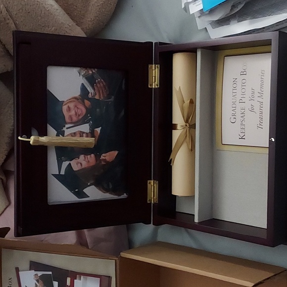 Graduation box - Picture 2 of 4